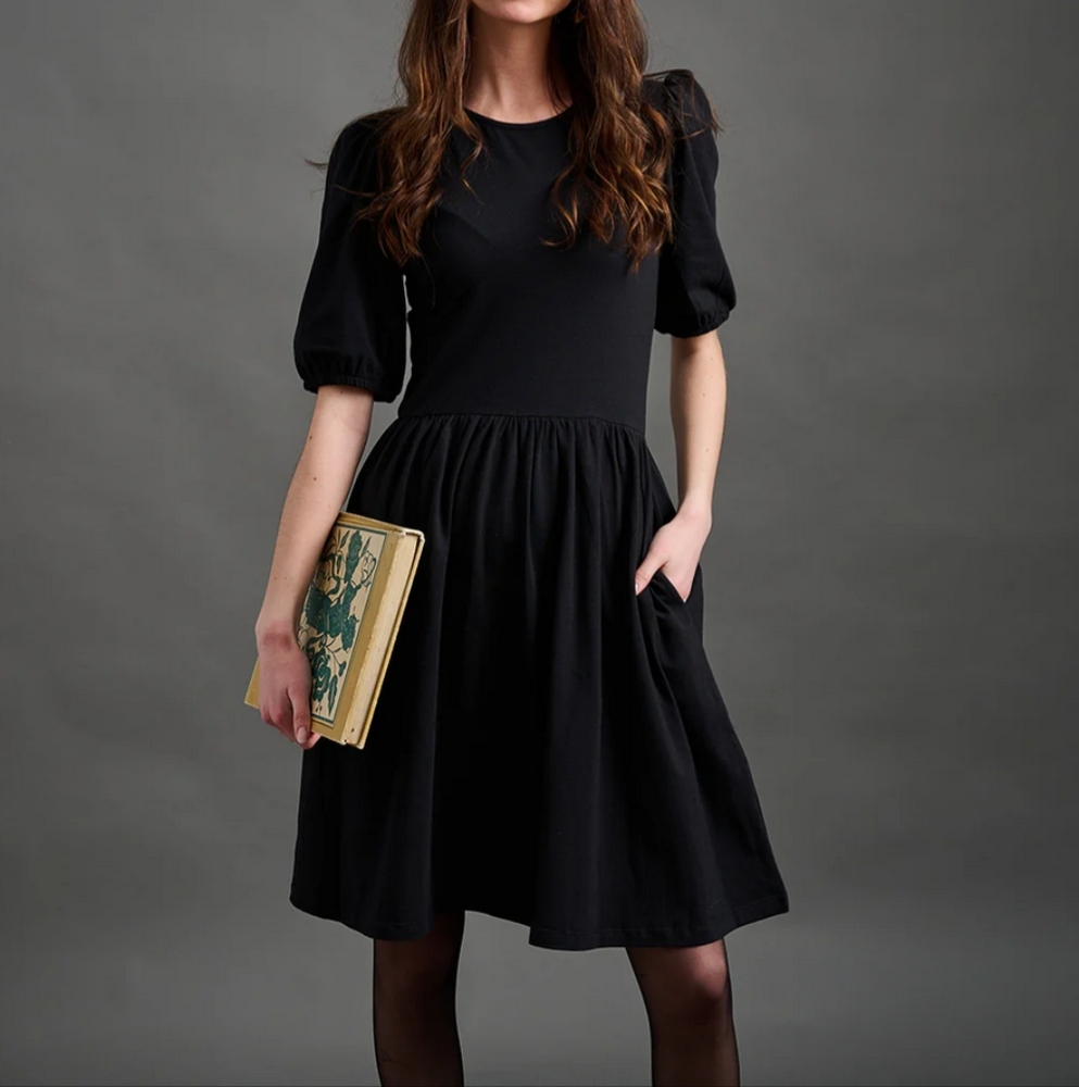 Black Bubble Sleeve Dress w/Pockets